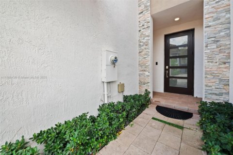 Adosado en venta en Miami Lakes, Florida, 3 dormitorios, 147.34 m2 № 1933089 - foto 2