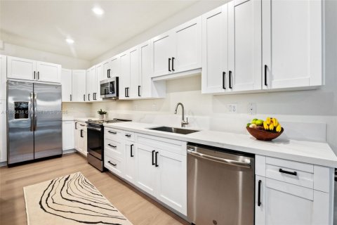 Adosado en venta en Miami Lakes, Florida, 3 dormitorios, 147.34 m2 № 1933089 - foto 5