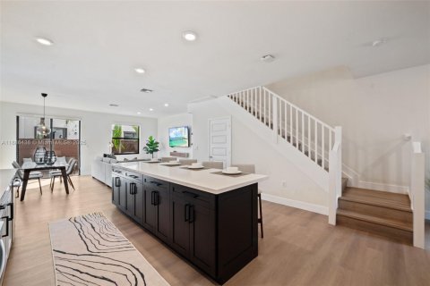 Adosado en venta en Miami Lakes, Florida, 3 dormitorios, 147.34 m2 № 1933089 - foto 7
