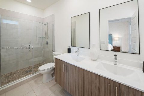 Adosado en venta en Miami Lakes, Florida, 3 dormitorios, 147.34 m2 № 1933089 - foto 13