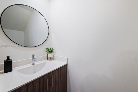 Adosado en venta en Miami Lakes, Florida, 3 dormitorios, 147.34 m2 № 1933089 - foto 11