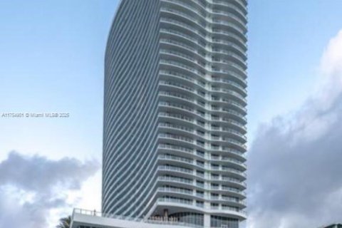 Condominio en Hollywood, Florida, 2 dormitorios  № 2077194