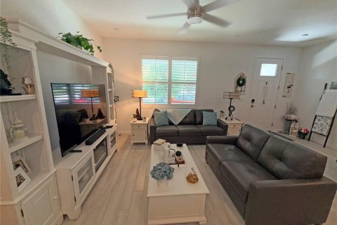 Townhouse in Winter Springs, Florida 3 bedrooms, 137.12 sq.m. № 2111399 - photo 9