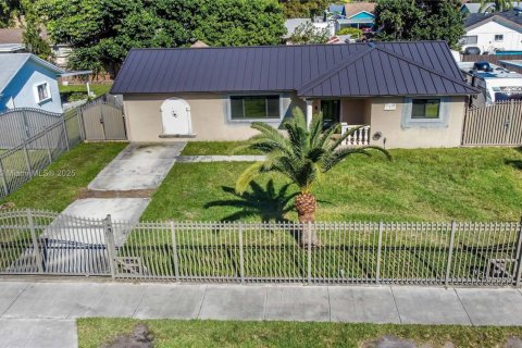 Casa en venta en Miami, Florida, 5 dormitorios, 172.98 m2 № 1969689 - foto 3