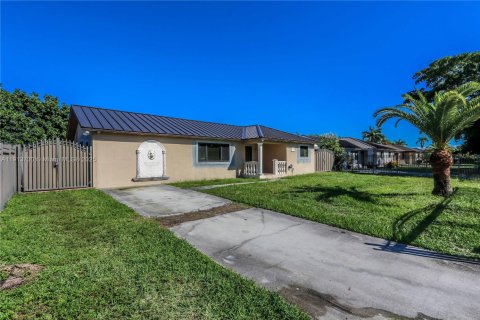 Casa en venta en Miami, Florida, 5 dormitorios, 172.98 m2 № 1969689 - foto 19