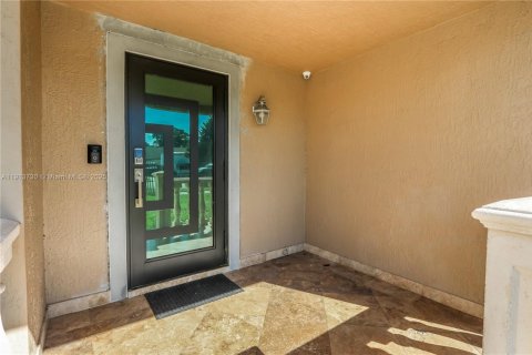 Casa en venta en Miami, Florida, 5 dormitorios, 172.98 m2 № 1969689 - foto 15