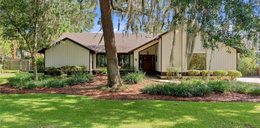 House in Gainesville, Florida 4 bedrooms, 212.93 sq.m. № 2226002