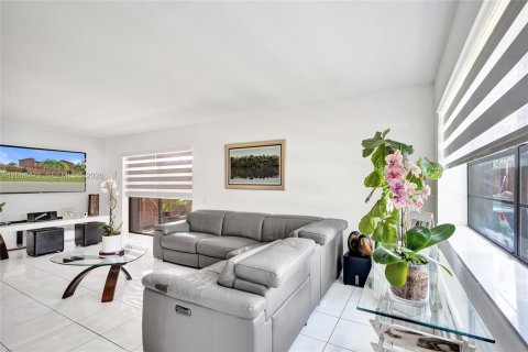 Купить кондоминиум в Майами, Флорида 2 спальни, 124.49м2, № 2090168 - фото 13