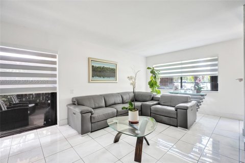 Купить кондоминиум в Майами, Флорида 2 спальни, 124.49м2, № 2090168 - фото 17