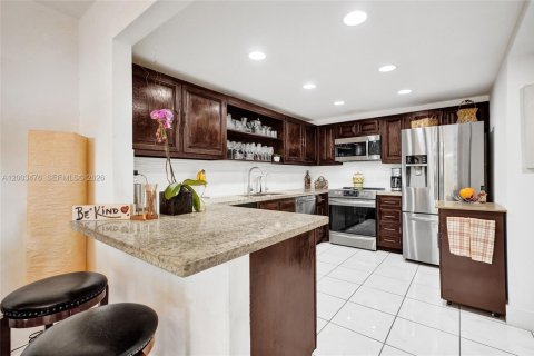 Купить кондоминиум в Майами, Флорида 2 спальни, 124.49м2, № 2090168 - фото 8