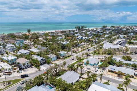 Commercial property in Holmes Beach, Florida 4 bedrooms, 171.68 sq.m. № 1689884 - photo 2
