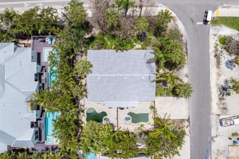 Commercial property in Holmes Beach, Florida 4 bedrooms, 171.68 sq.m. № 1689884 - photo 3