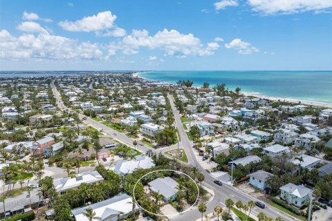 Commercial property in Holmes Beach, Florida 4 bedrooms, 171.68 sq.m. № 1689884 - photo 4
