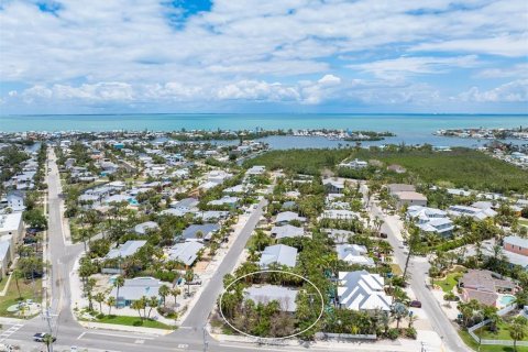 Commercial property in Holmes Beach, Florida 4 bedrooms, 171.68 sq.m. № 1689884 - photo 5