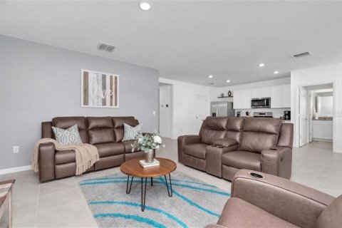 Villa ou maison à vendre à Wesley Chapel, Floride: 3 chambres, 157 m2 № 2234567 - photo 2