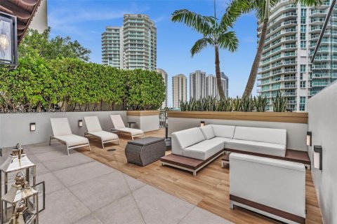 Condo in Sunny Isles Beach, Florida, 6 bedrooms № 2153692 - photo 27