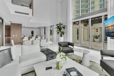 Condo in Sunny Isles Beach, Florida, 6 bedrooms № 2153692 - photo 11