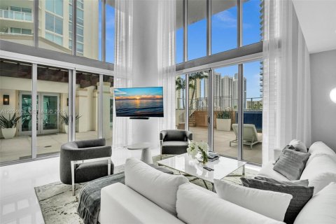 Condo in Sunny Isles Beach, Florida, 6 bedrooms № 2153692 - photo 10
