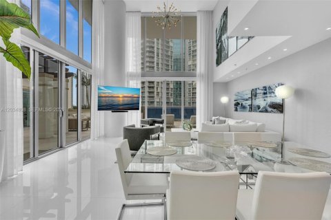 Condo in Sunny Isles Beach, Florida, 6 bedrooms № 2153692