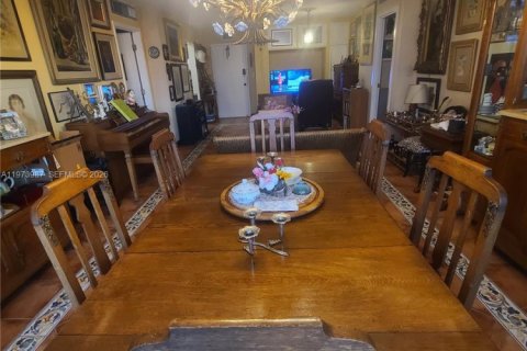 Condominio en venta en Hallandale Beach, Florida, 2 dormitorios, 102.19 m2 № 2243051 - foto 15