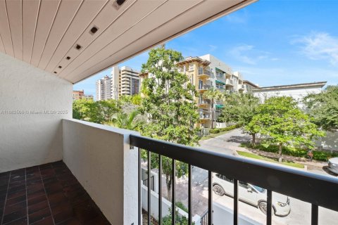 Townhouse in Coral Gables, Florida 2 bedrooms, 140.75 sq.m. № 1891656 - photo 16
