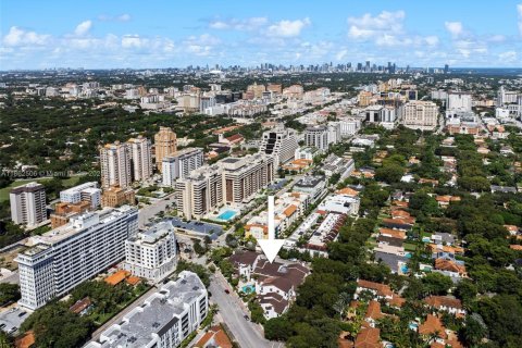 Townhouse in Coral Gables, Florida 2 bedrooms, 140.75 sq.m. № 1891656 - photo 30