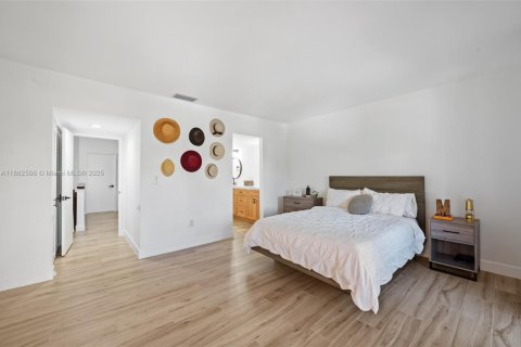 Townhouse in Coral Gables, Florida 2 bedrooms, 140.75 sq.m. № 1891656 - photo 15