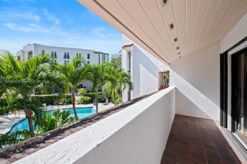 Townhouse in Coral Gables, Florida 2 bedrooms, 140.75 sq.m. № 1891656 - photo 23