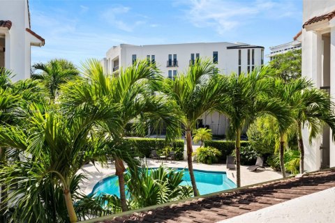Townhouse in Coral Gables, Florida 2 bedrooms, 140.75 sq.m. № 1891656 - photo 24