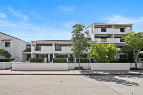 Townhouse in Coral Gables, Florida 2 bedrooms, 140.75 sq.m. № 1891656 - photo 26