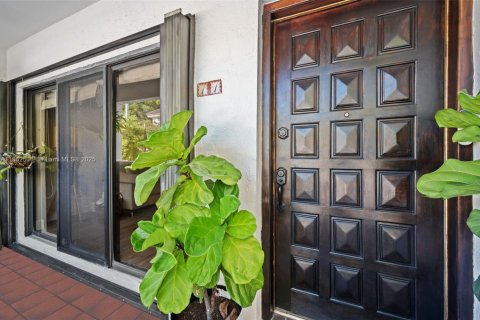 Townhouse in Coral Gables, Florida 2 bedrooms, 140.75 sq.m. № 1891656 - photo 29
