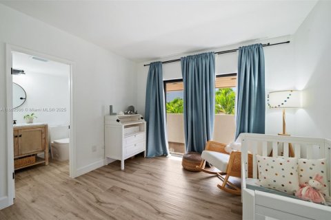 Townhouse in Coral Gables, Florida 2 bedrooms, 140.75 sq.m. № 1891656 - photo 20