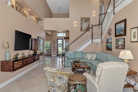 House in Port Charlotte, Florida 4 bedrooms, 240.34 sq.m. № 2222669 - photo 8