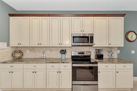 House in Port Charlotte, Florida 4 bedrooms, 240.34 sq.m. № 2222669 - photo 13