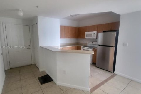 Copropriété à louer à Miami, Floride: 2 chambres № 1830638 - photo 1