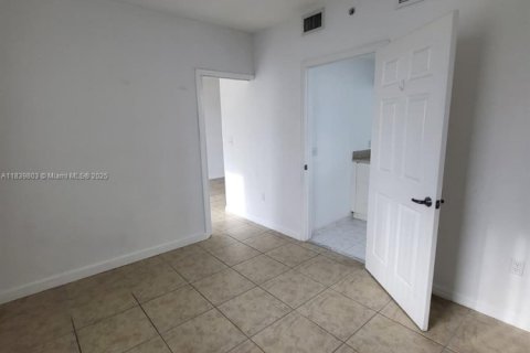 Copropriété à louer à Miami, Floride: 2 chambres № 1830638 - photo 11