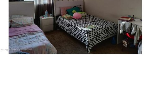 Condo in Pembroke Pines, Florida, 2 bedrooms  № 1691992 - photo 12