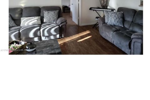 Condo in Pembroke Pines, Florida, 2 bedrooms  № 1691992 - photo 7