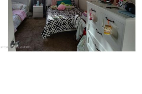 Condo in Pembroke Pines, Florida, 2 bedrooms  № 1691992 - photo 14