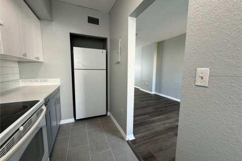 Copropriété à louer à Miami, Floride: 3 chambres, 106.84 m2 № 2002868 - photo 4