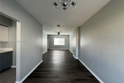 Copropriété à louer à Miami, Floride: 3 chambres, 106.84 m2 № 2002868 - photo 5