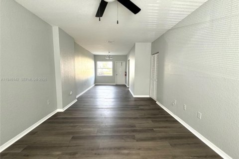 Copropriété à louer à Miami, Floride: 3 chambres, 106.84 m2 № 2002868 - photo 7