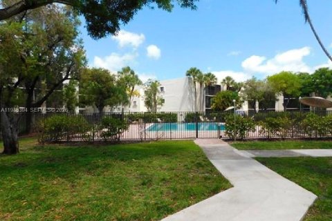 Condominio en alquiler en Miami, Florida, 2 dormitorios, 89.65 m2 № 2001470 - foto 15