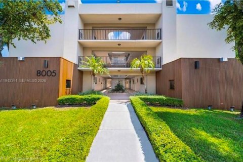 Condominio en Miami, Florida, 2 dormitorios  № 2001470