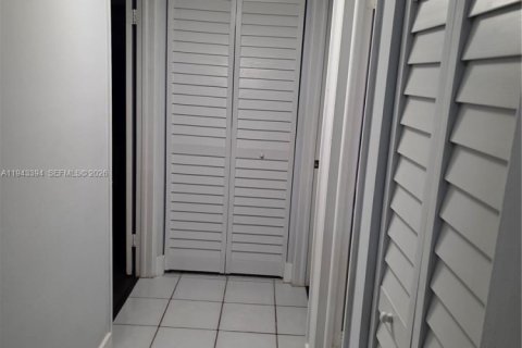 Condominio en alquiler en Miami, Florida, 2 dormitorios, 89.65 m2 № 2001470 - foto 6