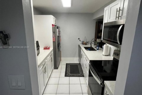 Condominio en alquiler en Miami, Florida, 2 dormitorios, 89.65 m2 № 2001470 - foto 4