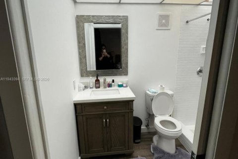 Condominio en alquiler en Miami, Florida, 2 dormitorios, 89.65 m2 № 2001470 - foto 10