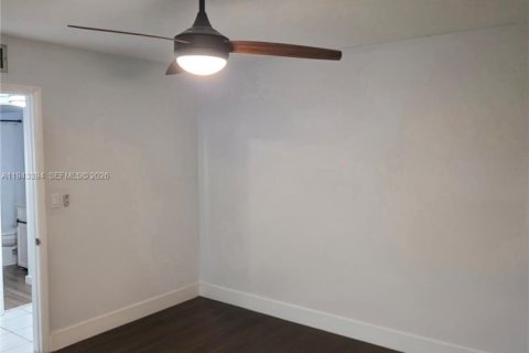 Condominio en alquiler en Miami, Florida, 2 dormitorios, 89.65 m2 № 2001470 - foto 8