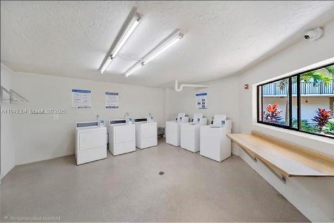 Condominio en alquiler en Miami, Florida, 2 dormitorios, 89.65 m2 № 2001470 - foto 13