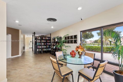 Condo in Sunrise, Florida, 2 bedrooms  № 1968537 - photo 22